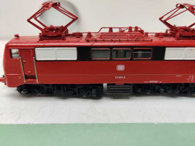 Arnold DC N 2328 / Elektrolokomotive / BR111 / DB / Rot