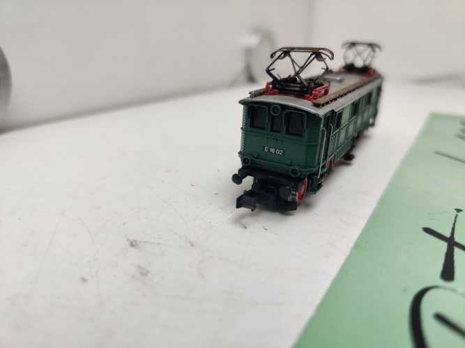 Arnold DC N 2450 / Elektrolokomotive / Baureihe E 16 02) / DB / Grün