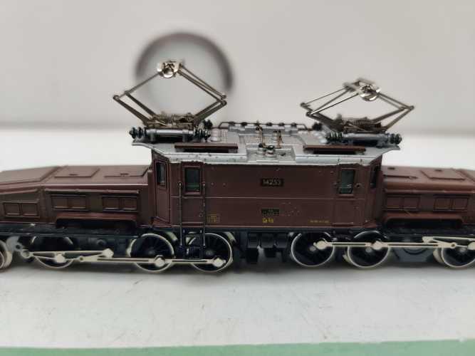 Arnold DC N 2468 / 14253 schweren Elektrolokomotive „Krokodil“ (Baureihe Ce 6/8 II) / SBB / Rot-Braune Variante