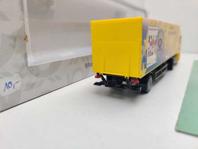 AWM H0 010499 Volvo Globetrotter Deutsche Post Jahreswg'04 / 1:87 / OVP
