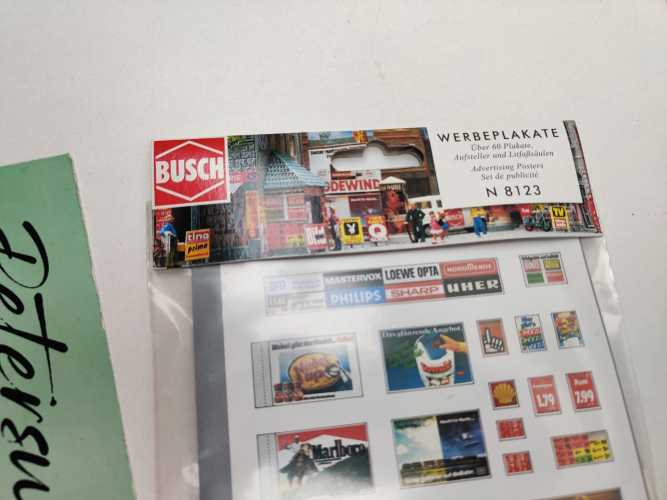Busch N 8123 Werbeplakate Aufsteller Litfaßsäulen / ungeöffnet / 1:160 / OVP