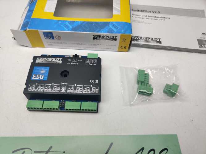 Esu 51820 SwitchPilot V2.0 / Multiprotokoll-Schalt- und Magnetartikeldecoder / OVP