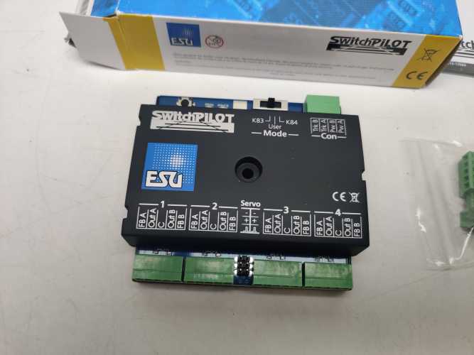 Esu 51820 SwitchPilot V2.0 / Multiprotokoll-Schalt- und Magnetartikeldecoder / OVP