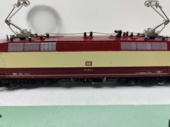 Fleischmann N DC 7350 / BR120 002-1 / TEE-Vorserienlokomotive / DB / eleganten rot-beige (Purpurrot/Elfenbein) / Umbau DCC