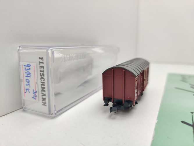 Fleischmann N DC 931405-02 gedeckter Güterwagen Gs / NEM / DR / EVP