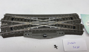 Märklin H0 1 x Kreuzweiche C-Gleis 24624 Antrieb122773  + Laterne