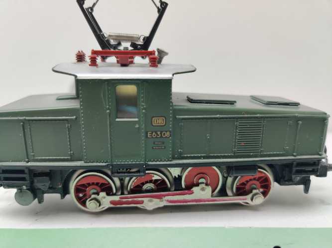 Märklin H0 AC E63 08 / kleine, bullige Rangier-Elektrolokomotive / Umbau Mfx / Grün / DB