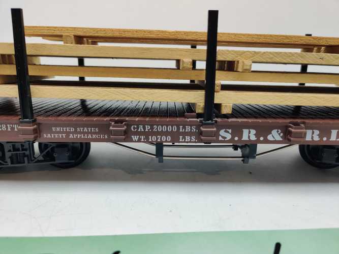 LGB Spur G 41600 / amerikanischen Flachwagen mit Rungen / Ladegut Holz Eigenbau