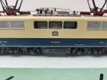 Märklin H0 AC BR111 043-6 / E-Lok / DB / Blau-Beige / Analog