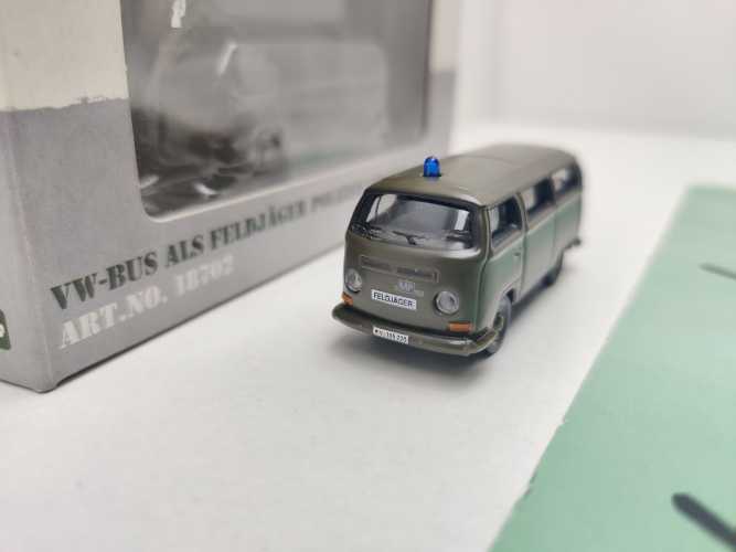 Märklin H0 18702 4MFOR VW T2 Bus "Feldjäger" / 1:87 / OVP