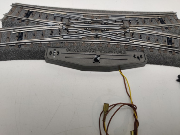Märklin H0 1 x Kreuzweiche + Laterne C-Gleis 24620 + 74470   Anlagenrückbau 