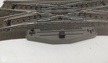 Märklin H0 1 x Doppelkreuzungsweiche C-Gleis 24624 + Antrieb (74490)+ Laterne  OVP