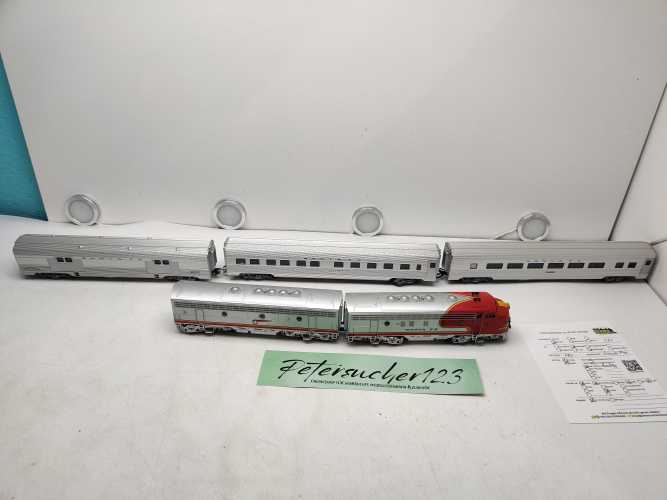 Märklin / AC / H0 / USA EMD F 7 + 3 Anhänger aus 37622 Diesellok  Santa Fee / Delta Digital