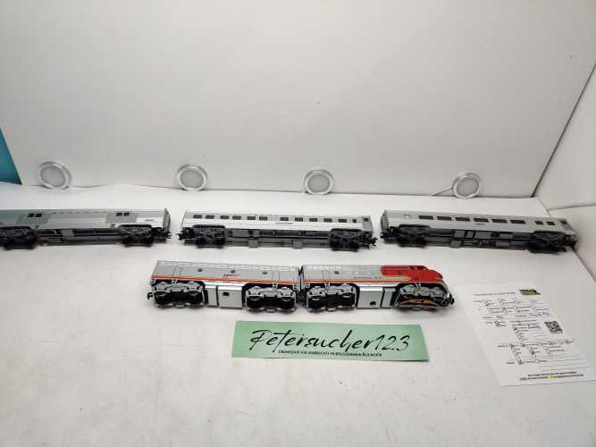 Märklin / AC / H0 / USA EMD F 7 + 3 Anhänger aus 37622 Diesellok  Santa Fee / Delta Digital
