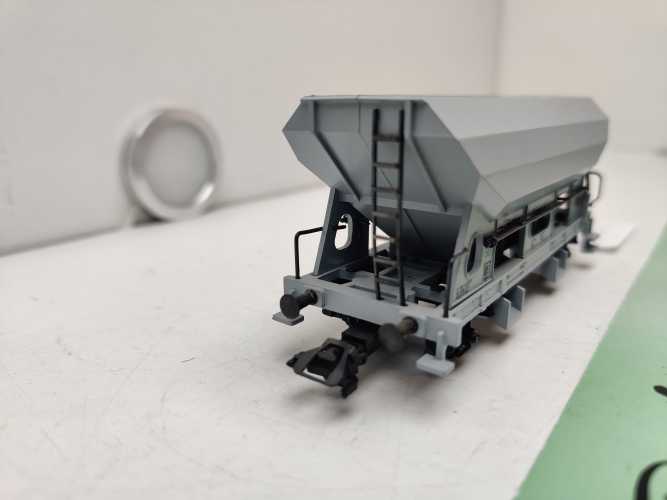 Märklin H0 AC 645 0 073-2 / zweiachsigen Drehschieber-Seitenentladewagen / Bauart Fcs / SBB / CFF / FFS