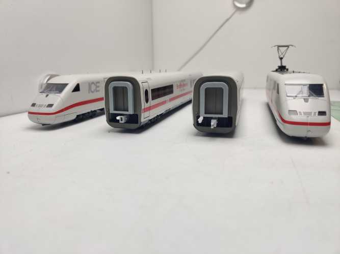 Märklin / AC / H0 BR402 016-0 Triebzug des InterCity Express ICE 2 / 4 - Teilig mit Bordrestaurant / Fx / Sound