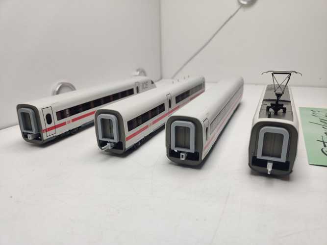 Märklin / AC / H0 BR402 016-0 Triebzug des InterCity Express ICE 2 / 4 - Teilig mit Bordrestaurant / Fx / Sound