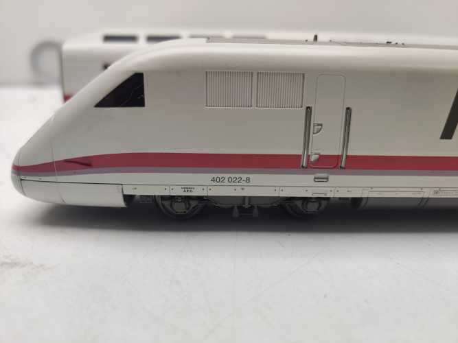 Märklin / AC / H0 / BR402 022-8 Triebzug / ICE 2 / 4-teilig inklusive Bordrestaurant / DB / Delta Digital / Weiß
