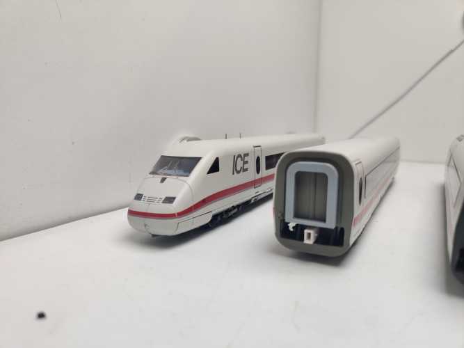 Märklin / AC / H0 / BR402 022-8 Triebzug / ICE 2 / 4-teilig inklusive Bordrestaurant / DB / Delta Digital / Weiß