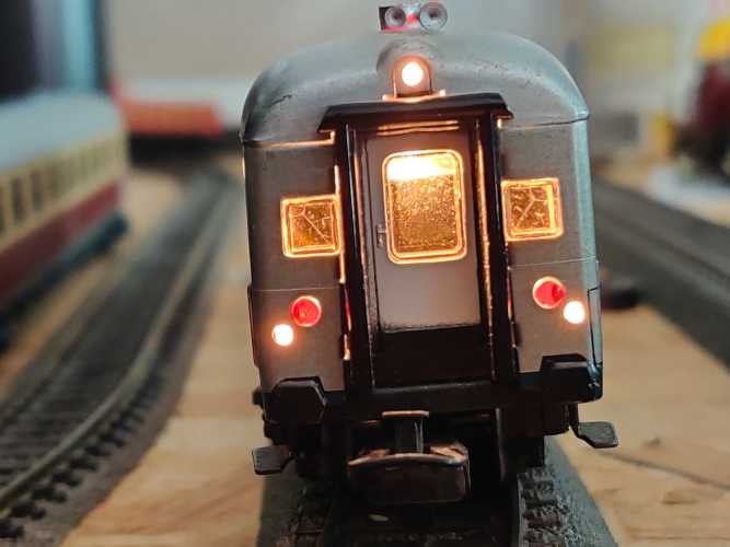 Märklin H0 AC 4077 Nahverkehrswagen "Silberling" 2.Kl BD4nf / Licht / DB