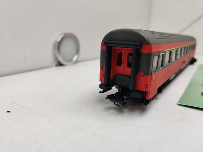 Märklin H0 AC 42725  / 1 Personenwagen vom Wagenset „Fernverkehr“ 1. Kl. / ÖBB / NEM