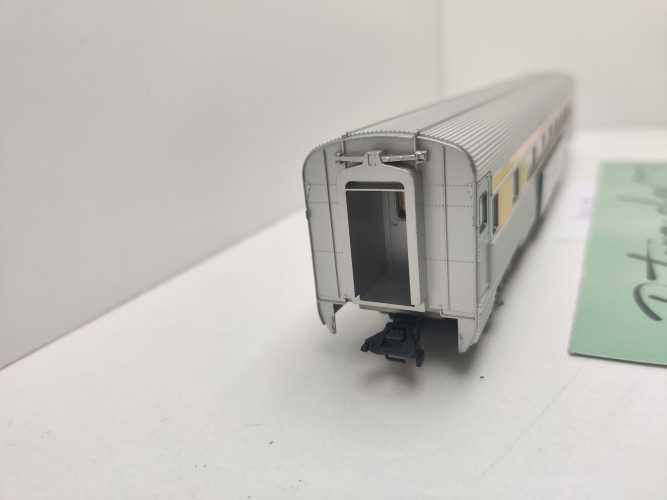 Märklin H0 AC 43601 Umbau zu "the Ghan" Großraum-/Sitzwagen mit Innenbeleuchtung / NEM