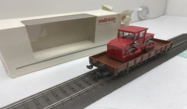 Märklin H0 AC 44241 Niederbordwagen m Straßenwalze / Kklm505 / DB / OVP weiß