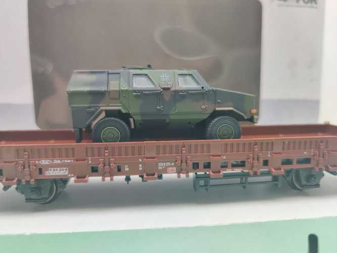 Märklin H0 46952 4MFOR Panzerwagen-Transport mit "Dingo" Kbs443 / NEM / DB / OVP