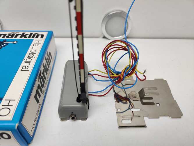 MÄRKLIN H0 1 x Hauptsignal 7039 / M-Gleis / Kurze Kabel / OVP