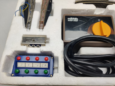 Märklin Z DC 81780 Güterzug-Startpackung mit Gleisanlage und Fahrgerät / OVP