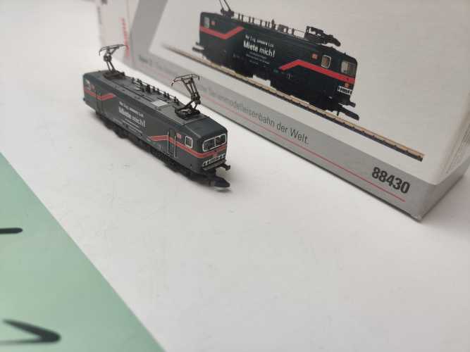 Märklin Mini Club Z DC 88430 / Elektrolokomotive der Baureihe / BR 143 / exklusive Messelokomotive / Analog / OVP