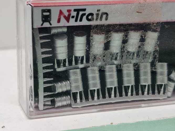 N-Train N 212.26 Metallfässer silbern 26 Stck / unbenutzt / 1:160 / OVP