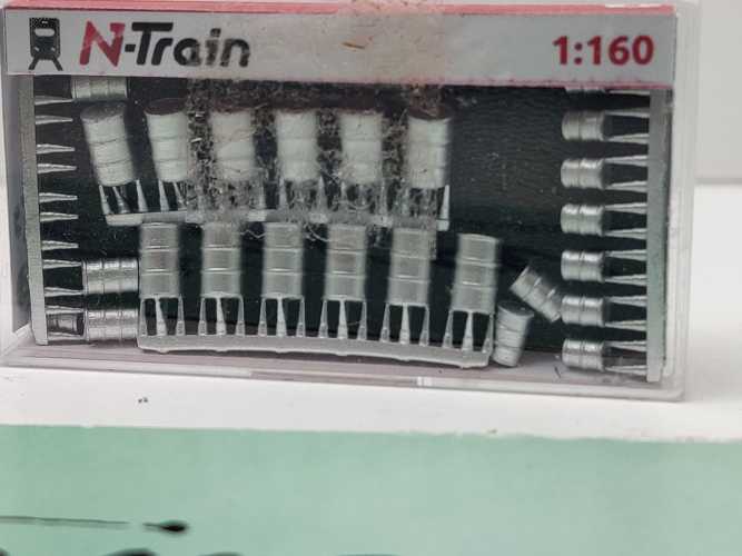 N-Train N 212.26 Metallfässer silbern 26 Stck / unbenutzt / 1:160 / OVP