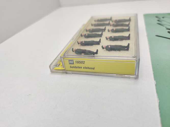 Noch H0 16502 Figuren-Set "Soldaten, stehend" / 11 Figurinen / OVP