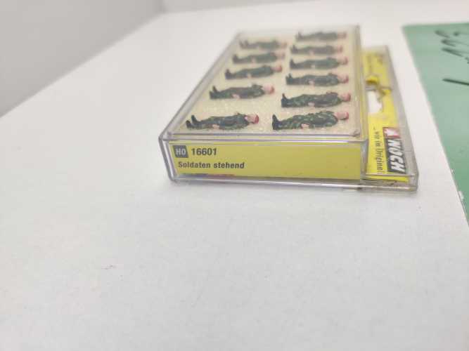 Noch H0 16601 Figuren-Set "Soldaten, stehend" / 11 Figurinen / OVP