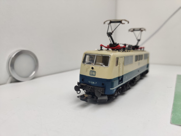 Roco H0 DC 4133 /  BR111 009-7   Elektro-Lok / Blau - Beige / DB / Analog