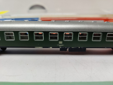 Roco N DC 24313 / Schnellzugwagen / 2. Kl. / Gattung Büm 239 / B4üm / DB / OVP