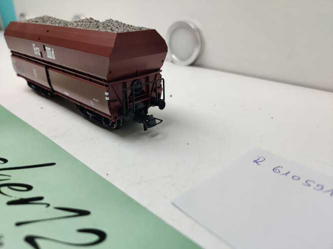 Roco H0 AC 610 591 / vierachsiger Großraum-Selbstentladewagen / NEM / DB / Ladegut Kohle