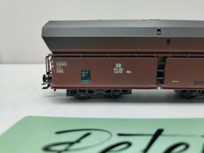 Roco H0 AC 614 284 / vierachsiger Großraum-Selbstentladewagen / NEM / DB / Ladegut Kohle