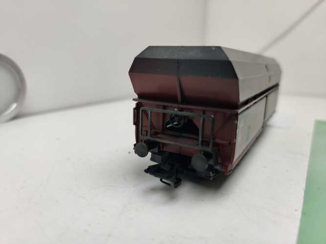 Roco H0 AC 614 540 / vierachsiger Großraum-Selbstentladewagen / NEM / DB / Ladegut Kohle