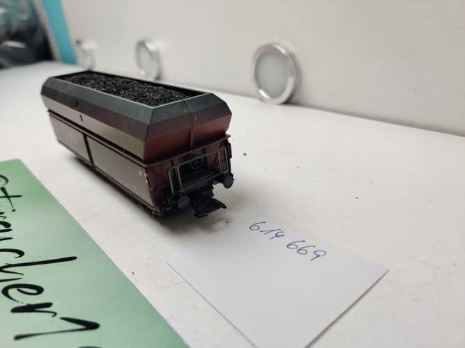 Roco H0 AC 614 669 / vierachsiger Großraum-Selbstentladewagen / NEM / DB / Ladegut Kohle