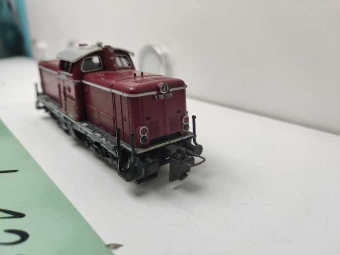 Trix DC H0 V100 1009 Diesellok / Rot / DB / Analog