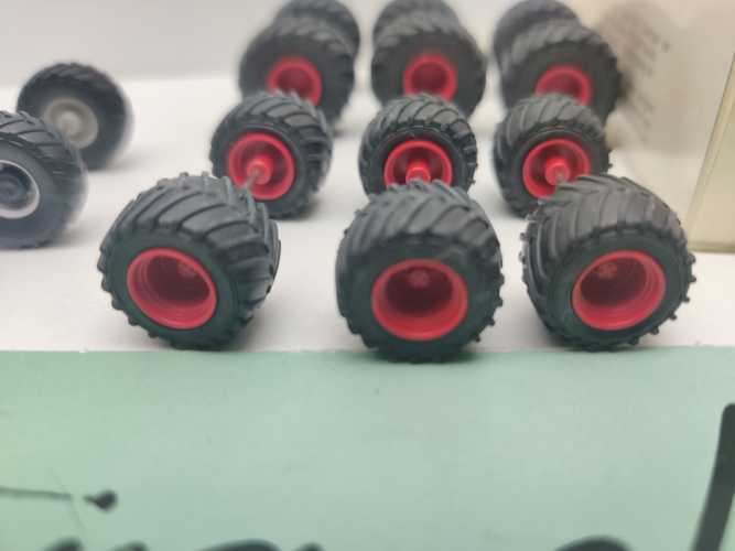 Wiking H0 014 02 26 Breitreifen Fendt Favorit 716 Vario 3x rot 1x grau / 1:87 / OVP
