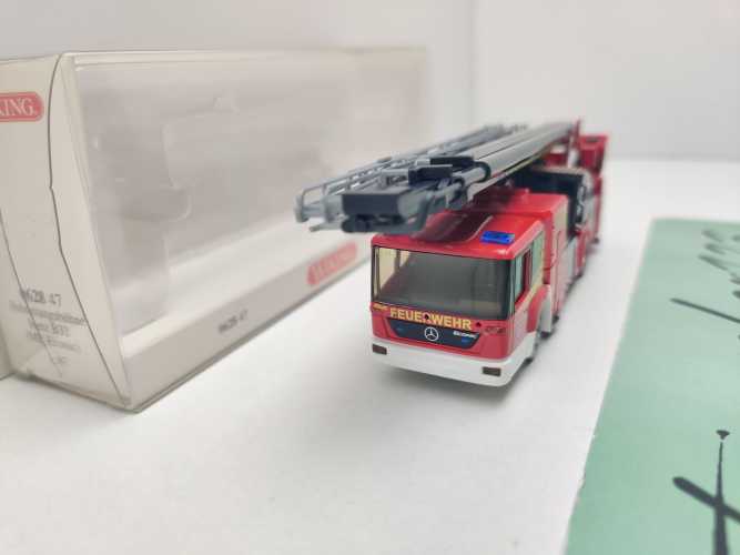 Wiking H0 0628 47 Hubrettungsbühne Metz B32 (MB Econic) / 1:87 / OVP