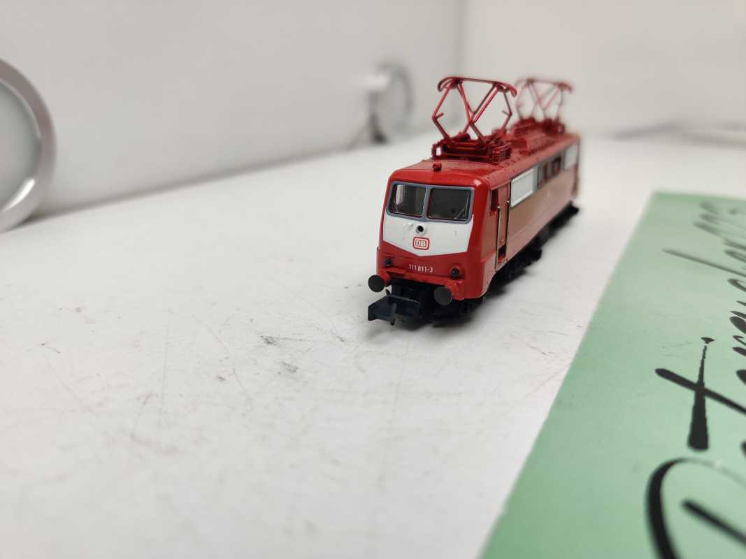 Arnold DC N 2328 / Elektrolokomotive / BR111 / DB / Rot