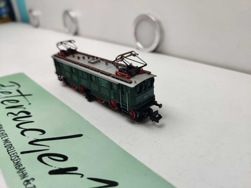Arnold DC N 2450 / Elektrolokomotive / Baureihe E 16 02) / DB / Grün