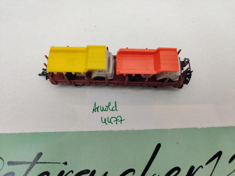 Arnold N DC 4477 Rungenwagen "2 Henschel Muldenkipper" Kbs442 / DB