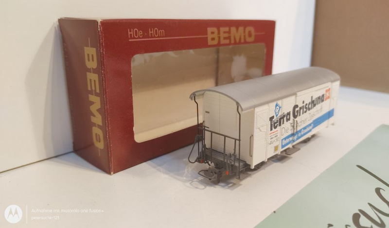 BEMO H0m DC 2283 128 Gedeckter Güterwagen "Terra Grischuna" / Gbk-v 5608 / Rhb / OVP