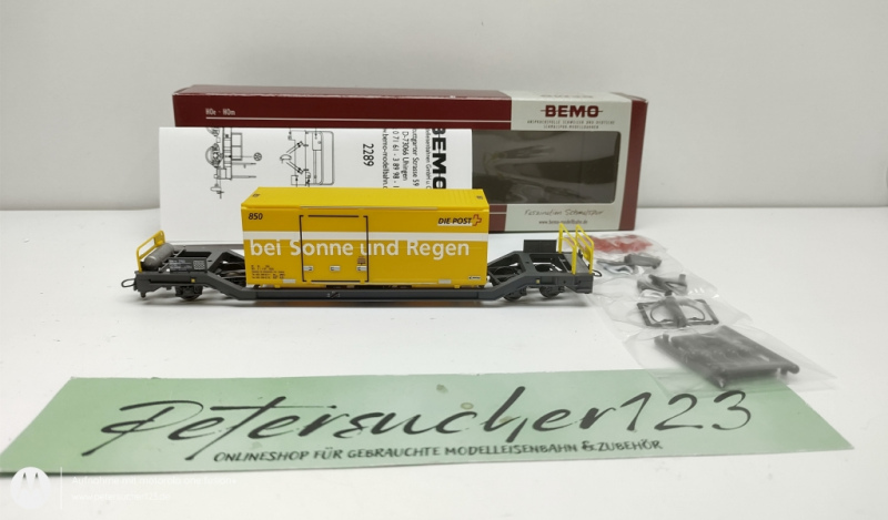 BEMO H0m DC 2289 103 Sbk-v 7703 mit Postcontainer "bei Sonne und Regen" / RhB / OVP