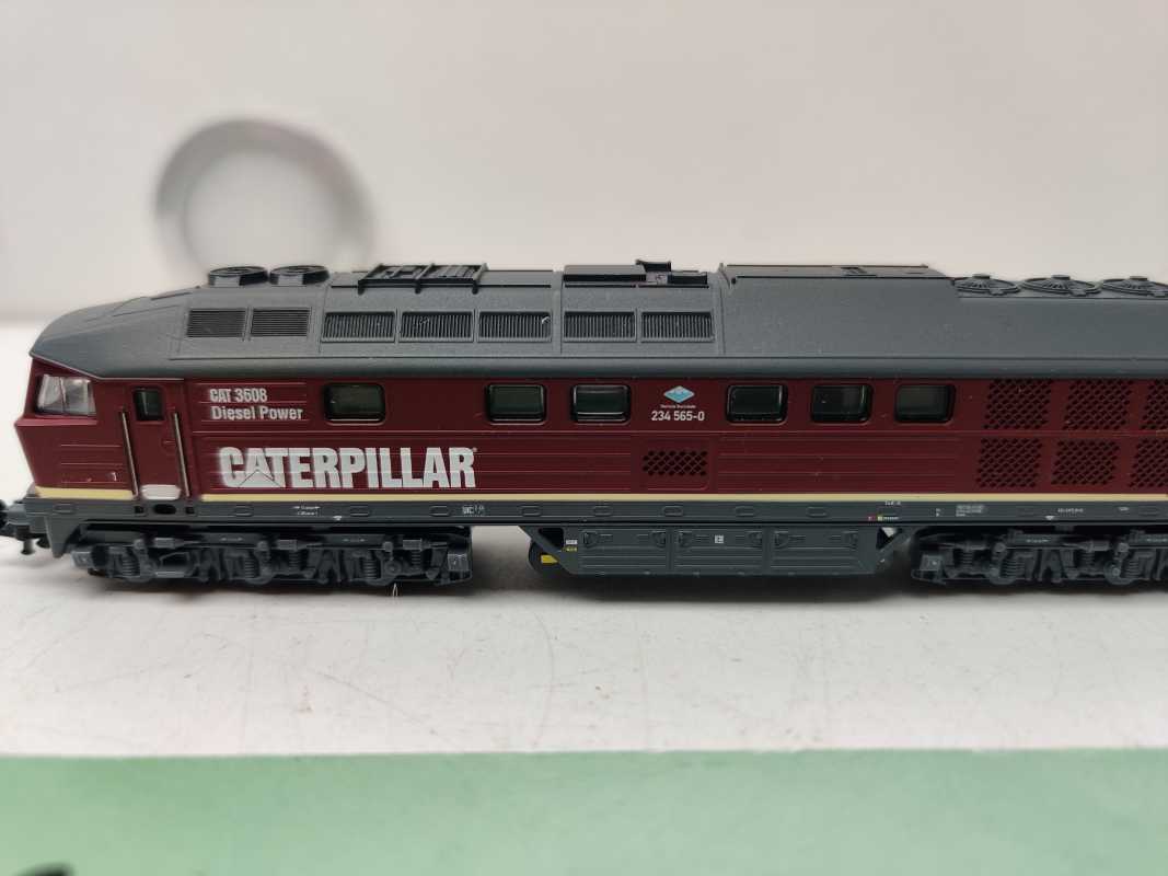 Brawa N DC BR234565-0 / „Ludmilla“-Großdiesellokomotive / CATERPILLAR / Dummy / Rot